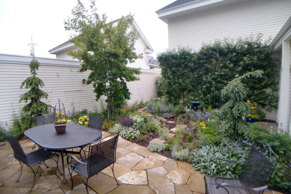 Bozeman Courtyard outdoor living space with Montana Frontier Flagstone Patio